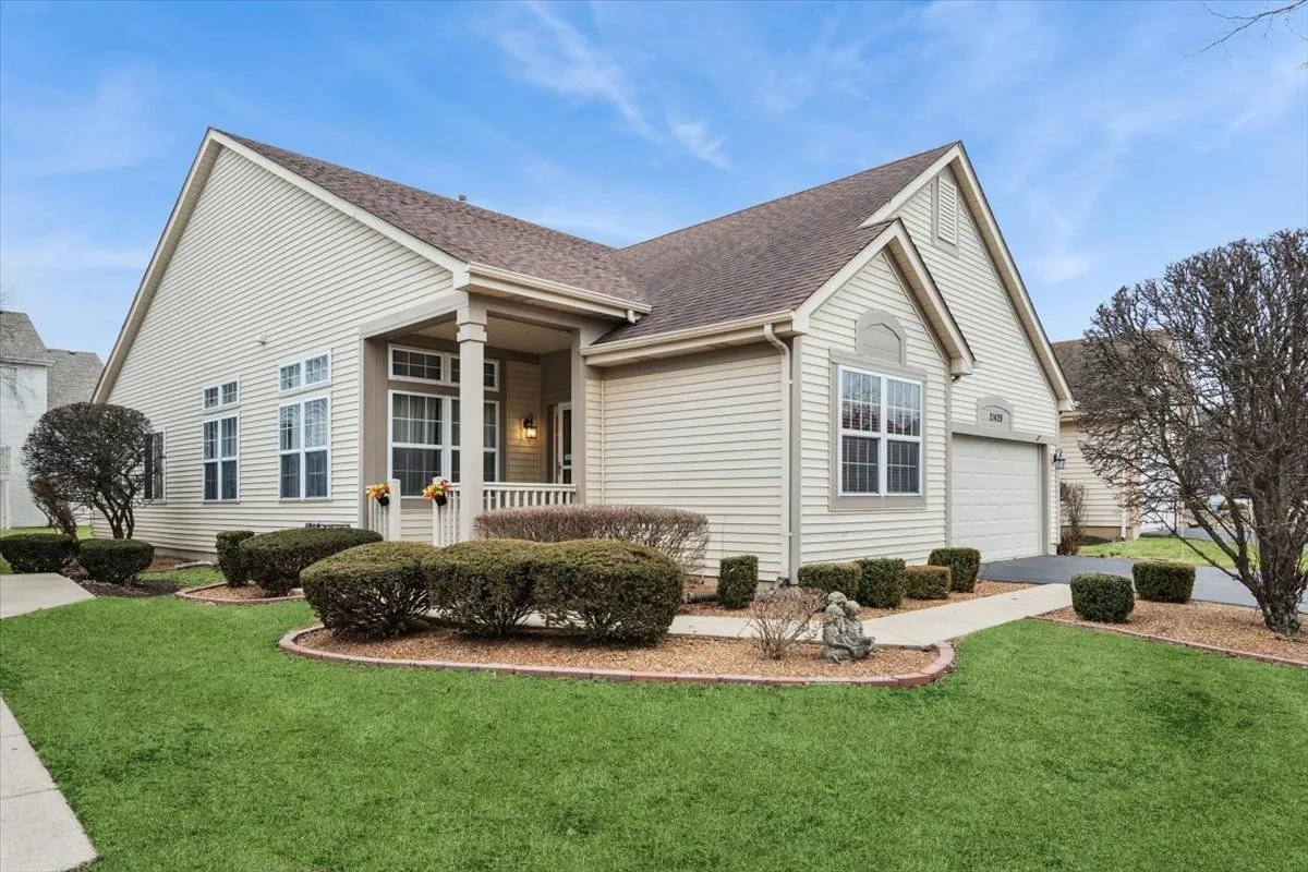 Property Slideshow image 1 of 31 | 21429 w sycamore ct, Plainfield, IL, 60544