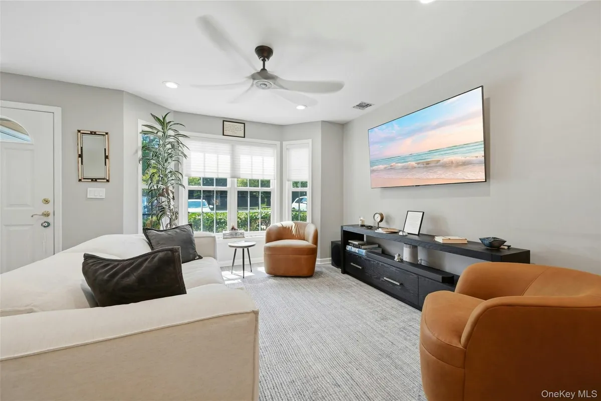 Property Slideshow image 1 of 25 | 859 verona dr, Huntington, NY, 11747