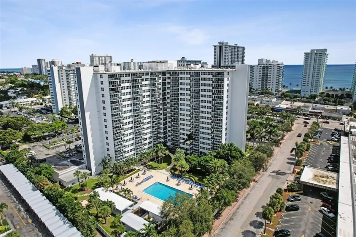 Property Slideshow image 1 of 40 | 3333 ne 34th st apt 811, Fort Lauderdale, FL, 33308