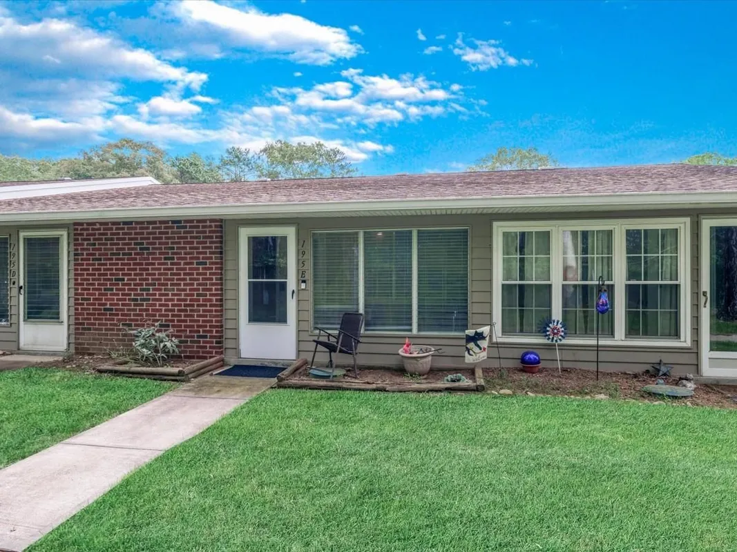 Property Slideshow image 1 of 25 | 195 e newcastle ct, Brookhaven, NY, 11961