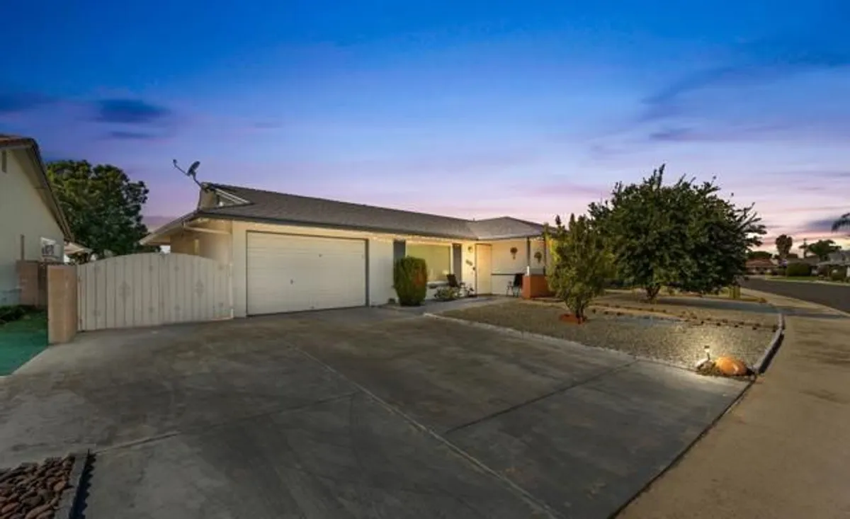 Property Slideshow image 1 of 43 | 381 olympia way, Hemet, CA, 92543