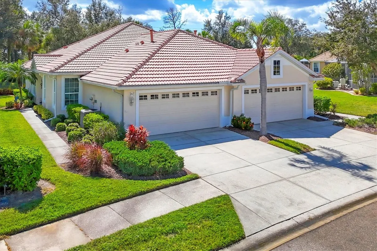 Property Slideshow image 1 of 68 | 4827 whispering oaks dr, North Port, FL, 34287