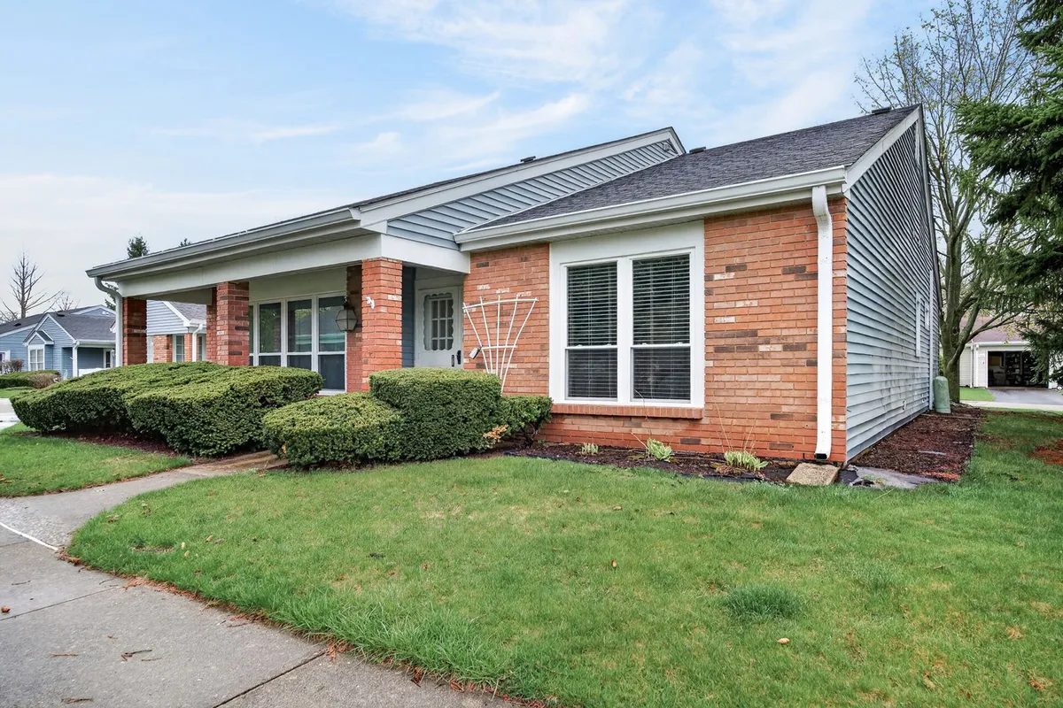 Property Slideshow image 1 of 34 | 7225 oxford cir, Fox Lake, IL, 60020