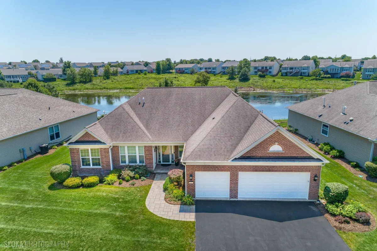 Property Slideshow image 1 of 52 | 3737 canton cir, Mundelein, IL, 60060