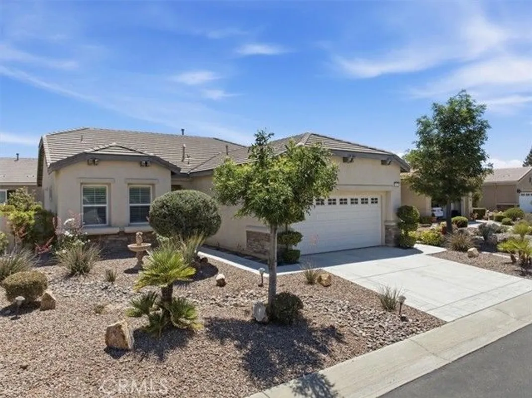 Property Slideshow image 1 of 39 | 19423 crystal springs ln, Apple Valley, CA, 92308