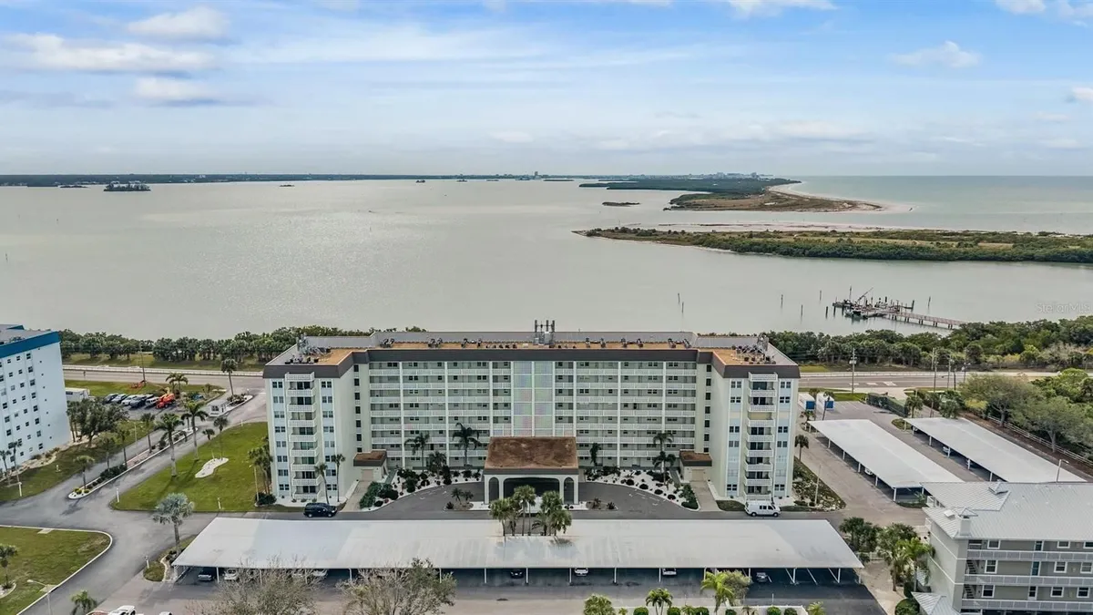 Property Slideshow image 1 of 60 | 9 forbes pl 211, Dunedin, FL, 34698