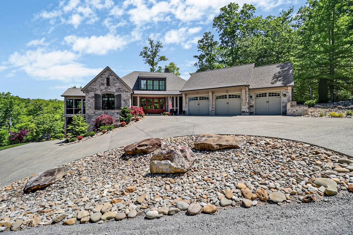 Property Slideshow image 1 of 82 | 142 pineridge loop, Crossville, TN, 38558