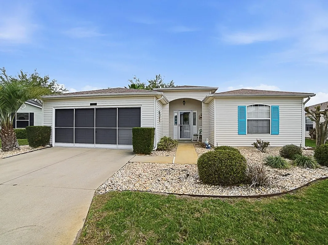 Property Slideshow image 1 of 37 | 347 bentwood dr, Leesburg, FL, 34748