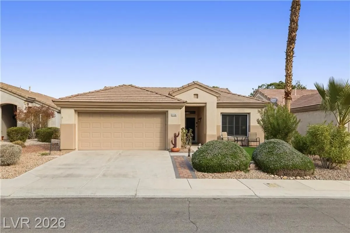 Property Slideshow image 1 of 53 | 2136 point mallard dr, Henderson, NV, 89012