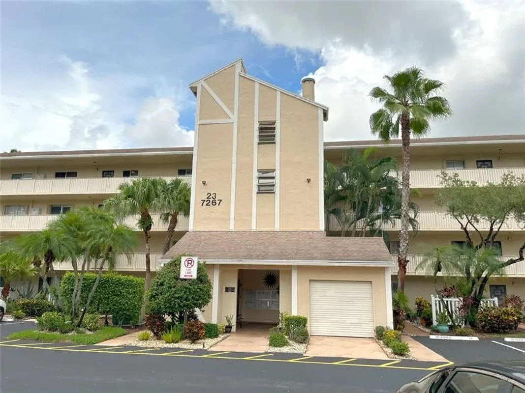 Property Slideshow image 1 of 38 | 7267 huntington ln apt 104, Delray Beach, FL, 33446