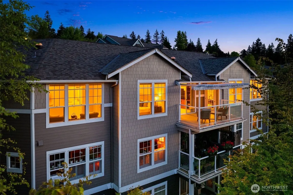 Property Slideshow image 1 of 25 | 4510 226th ter 3007, Issaquah, WA, 98029