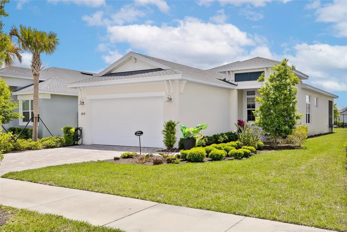 Property Slideshow image 1 of 41 | 819 liliana dr, Deland, FL, 32724