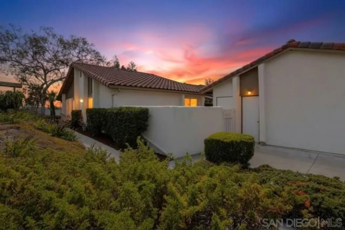 Property Slideshow image 1 of 30 | 319 volney ln, Encinitas, CA, 92024