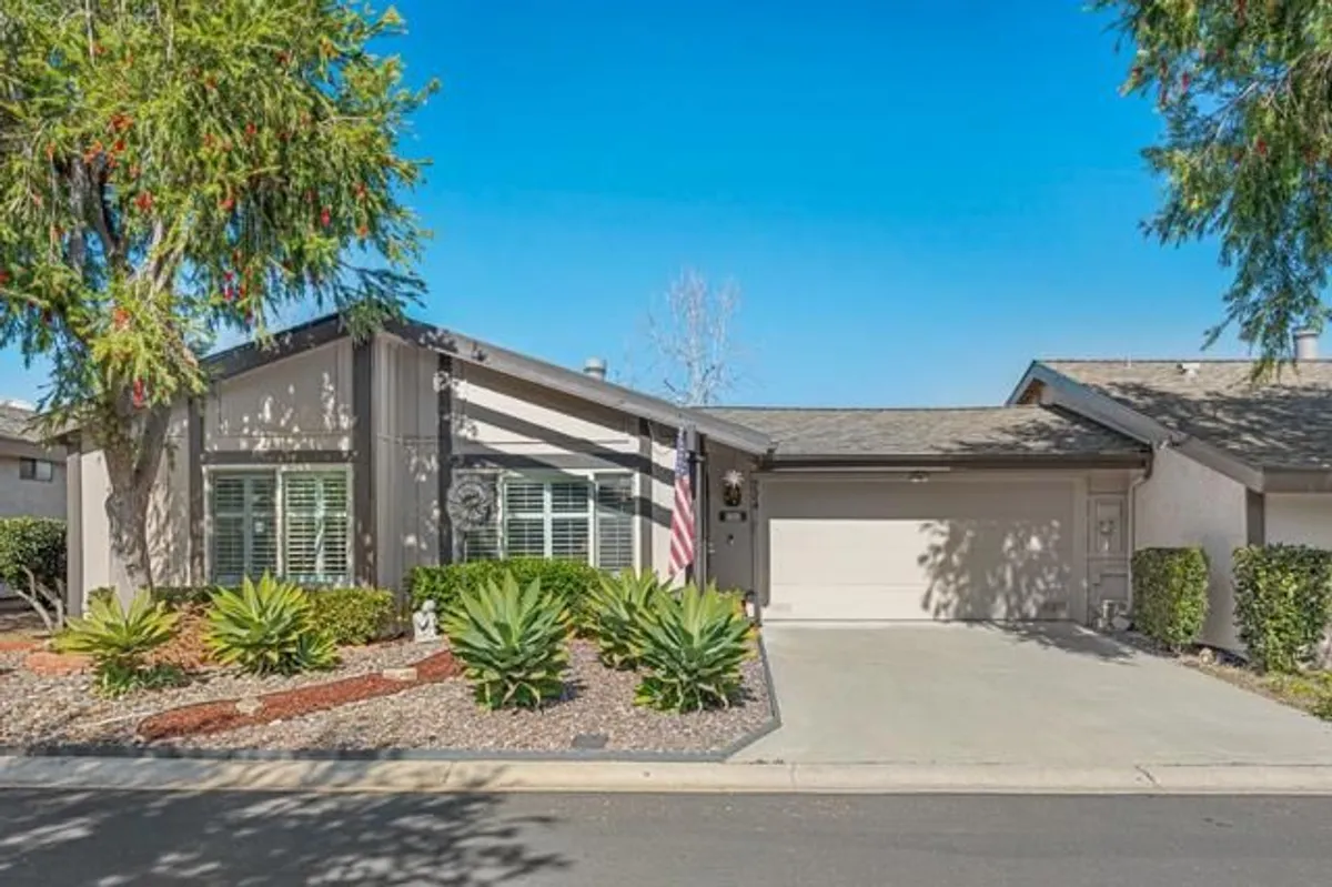 Property Slideshow image 1 of 30 | 724 nob cir, Vista, CA, 92084