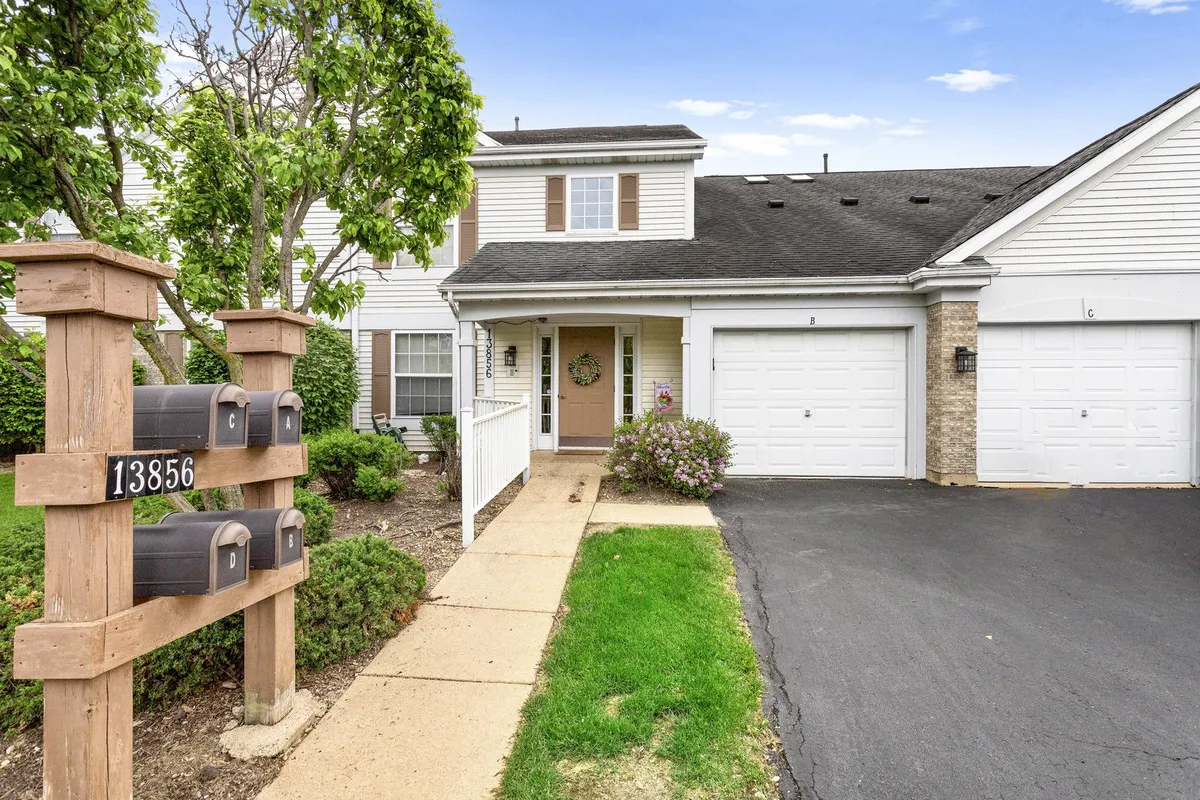 Property Slideshow image 1 of 21 | 13856 s balsam ln c, Plainfield, IL, 60544