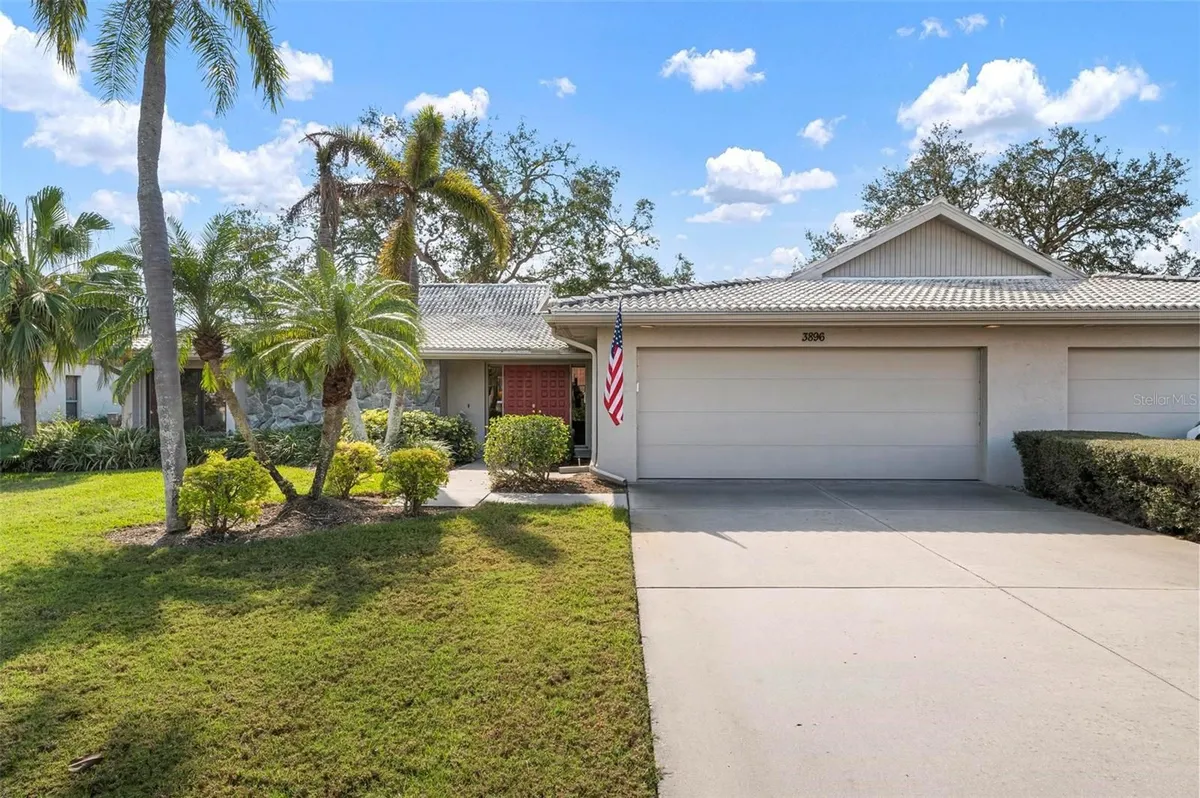 Property Slideshow image 1 of 66 | 3896 wilshire dr 11, Sarasota, FL, 34238