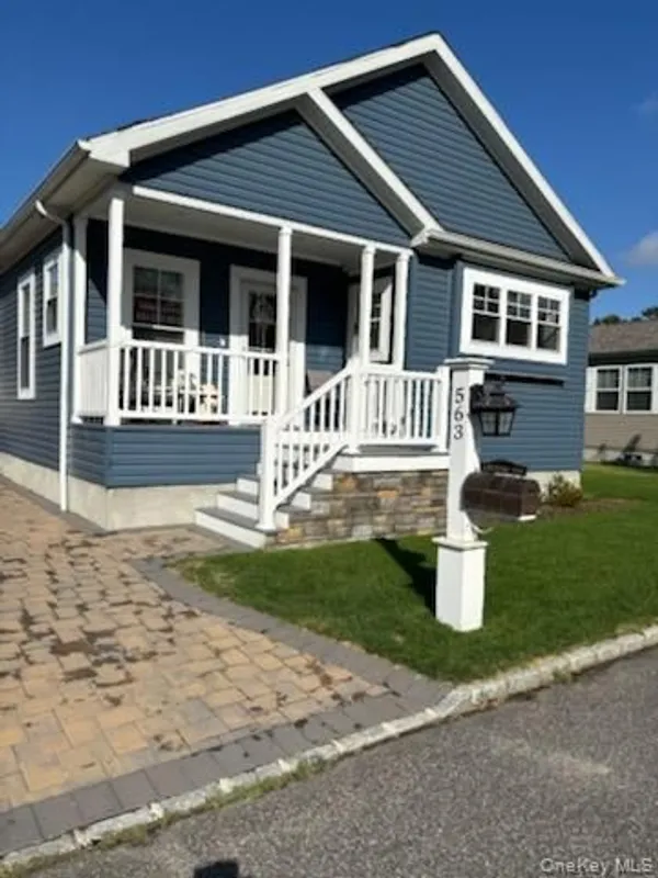 Property Slideshow image 1 of 19 | 1661 old country rd unit 563, Riverhead, NY, 11901