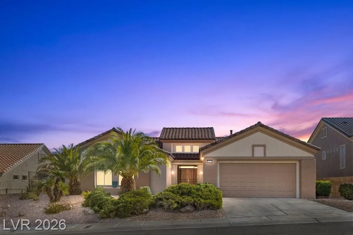 Property Slideshow image 1 of 68 | 2916 faiss dr, Las Vegas, NV, 89134