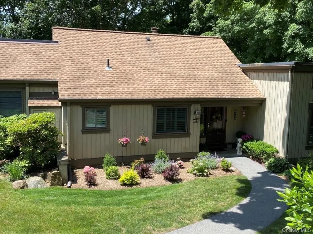 Property Slideshow image 1 of 28 | 189 heritage hills heritage hls b, Somers, NY, 10589