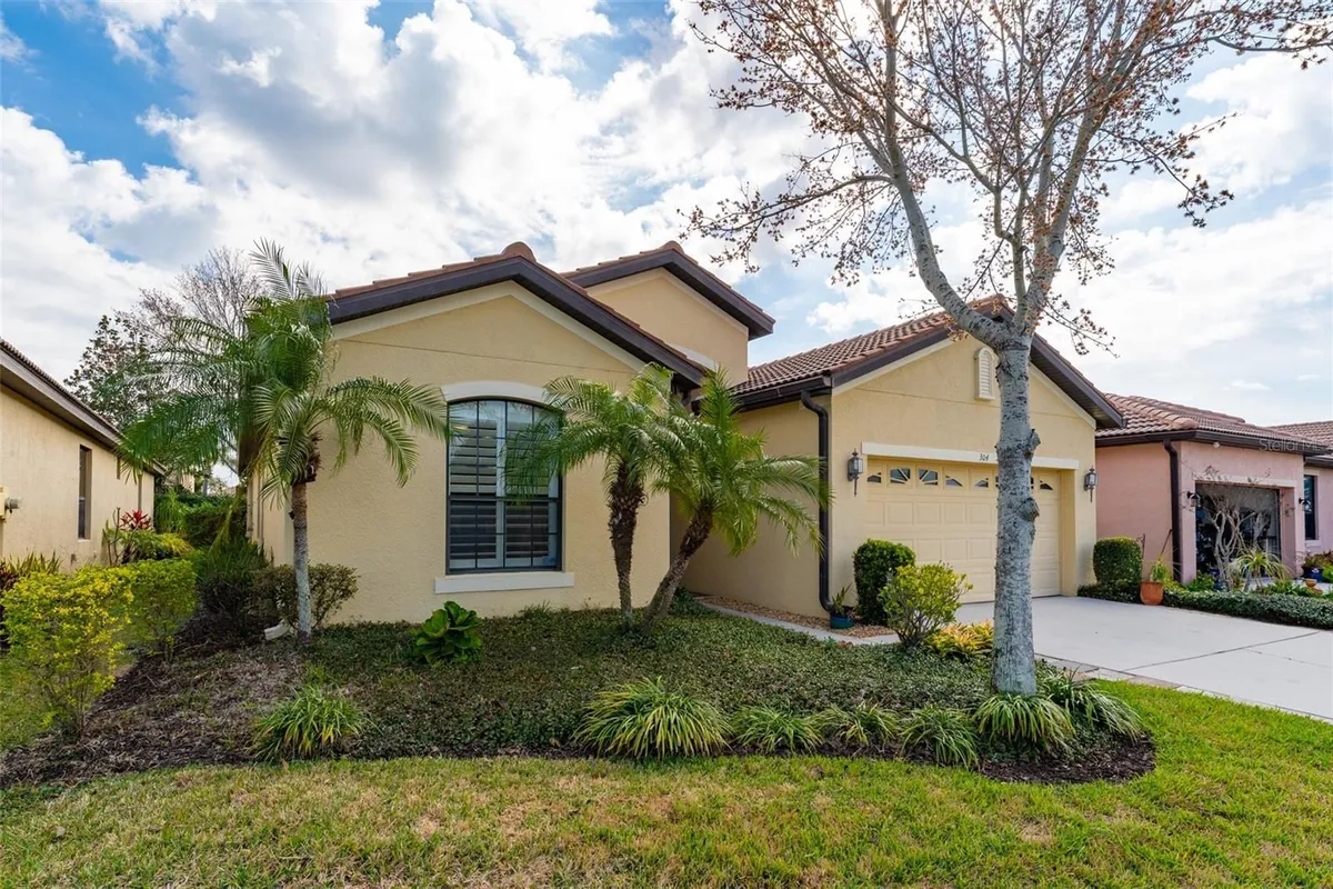 Property Slideshow image 1 of 66 | 304 silver falls dr, Apollo Beach, FL, 33572