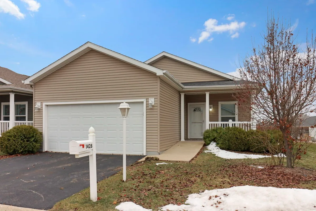Property Slideshow image 1 of 18 | 1428 equestrian dr, Grayslake, IL, 60030