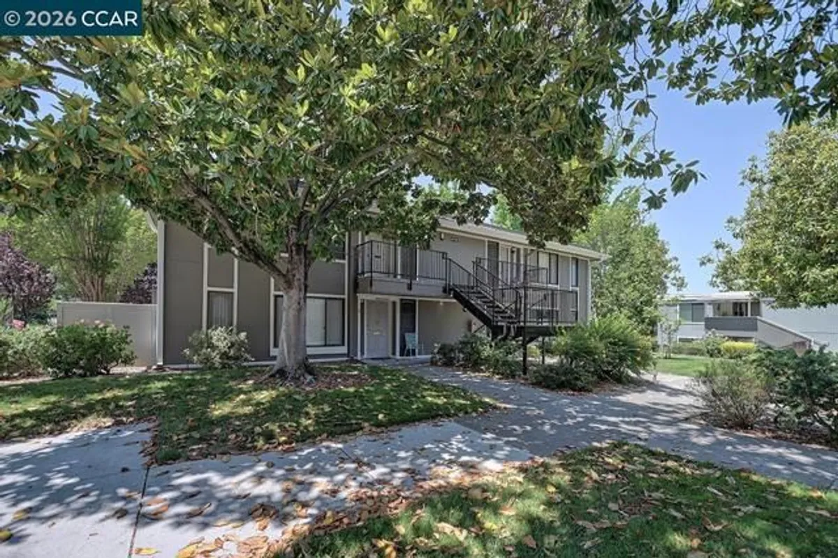 Property Slideshow image 1 of 35 | 2716 tice crk 1, Walnut Creek, CA, 94595