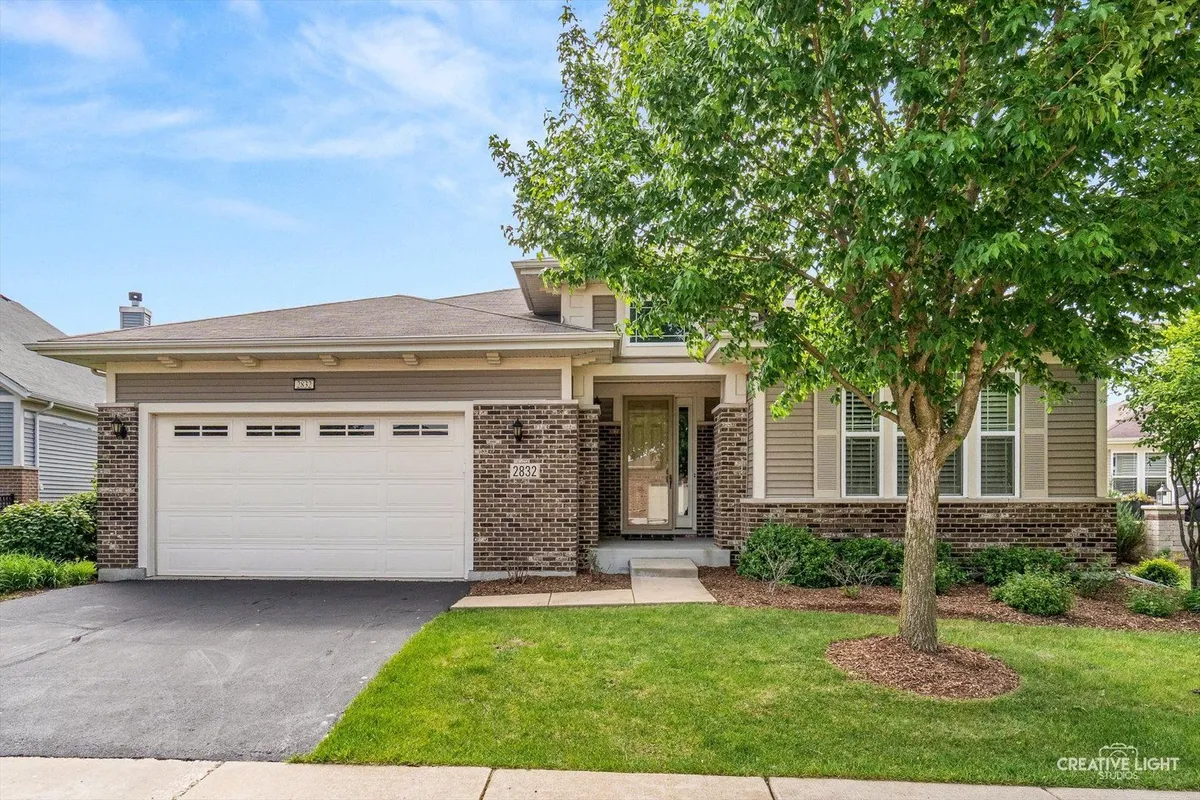 Property Slideshow image 1 of 46 | 2832 chevy chase ln, Naperville, IL, 60564