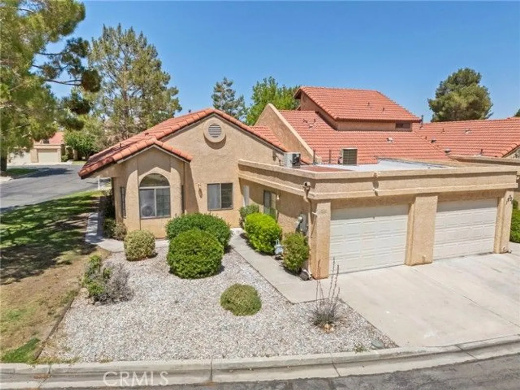 Property Slideshow image 1 of 26 | 19022 cedar dr, Apple Valley, CA, 92308