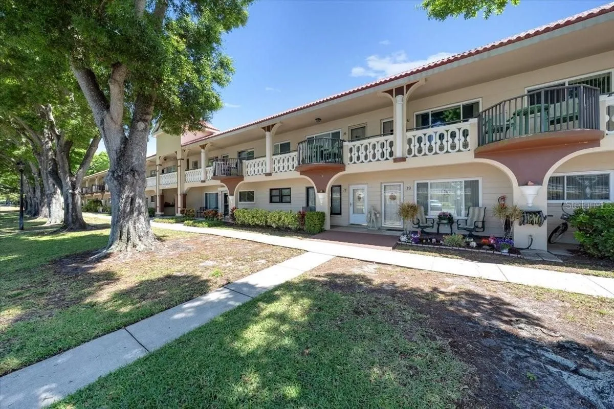 Property Slideshow image 1 of 28 | 2401 franciscan dr 39, Clearwater, FL, 33763