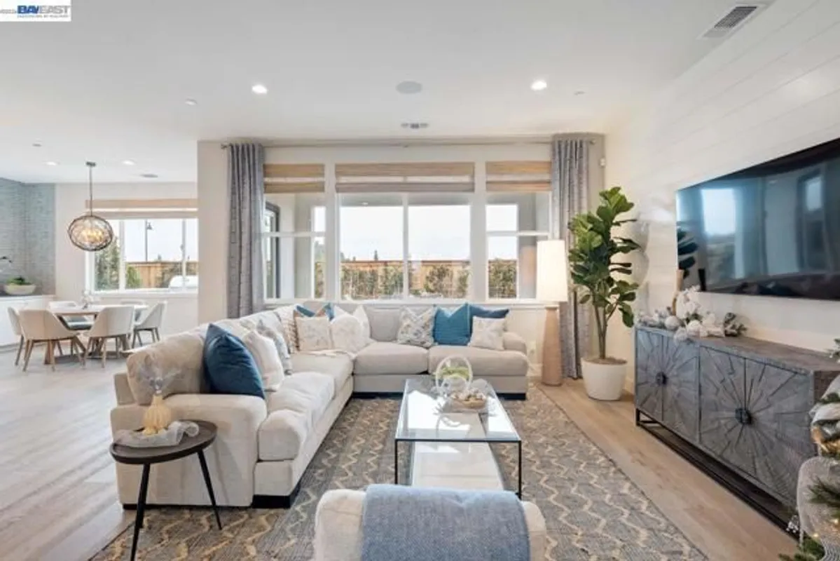 Property Slideshow image 1 of 63 | 1276 parkcrest cir, Manteca, CA, 95336