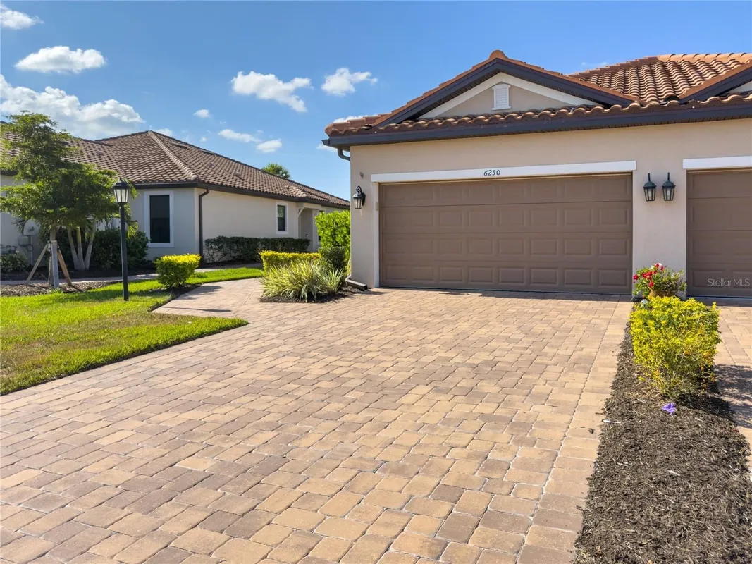 Property Slideshow image 1 of 32 | 6250 plateau ct, Bradenton, FL, 34203