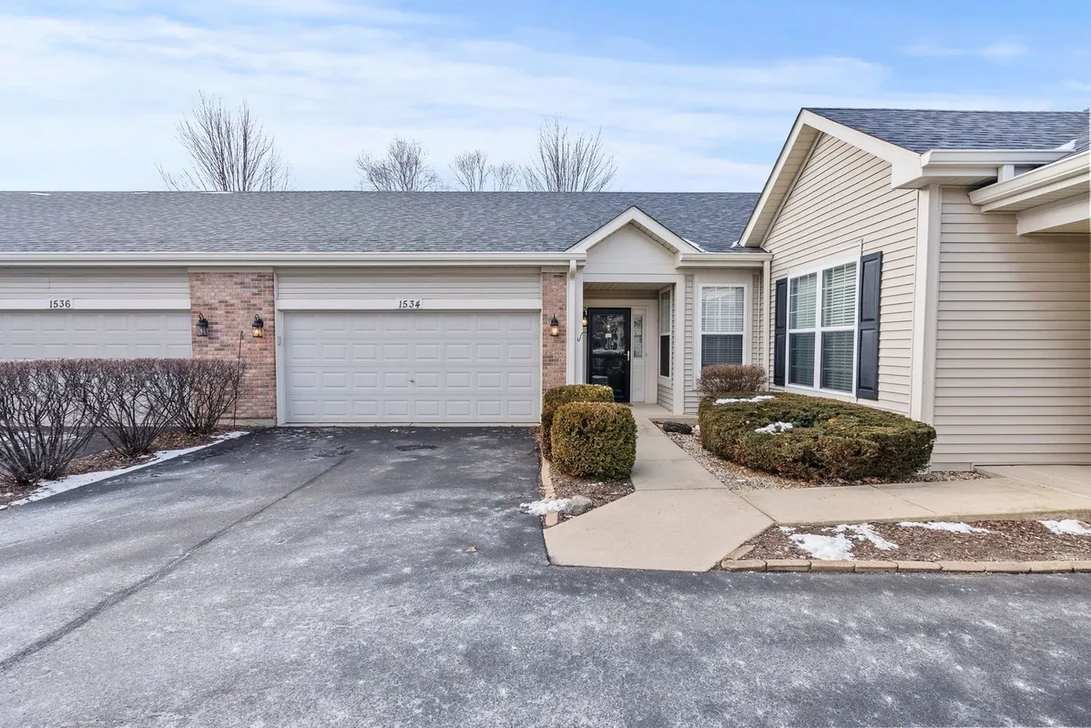 Property Slideshow image 1 of 30 | 1534 w cadillac cir, Romeoville, IL, 60446