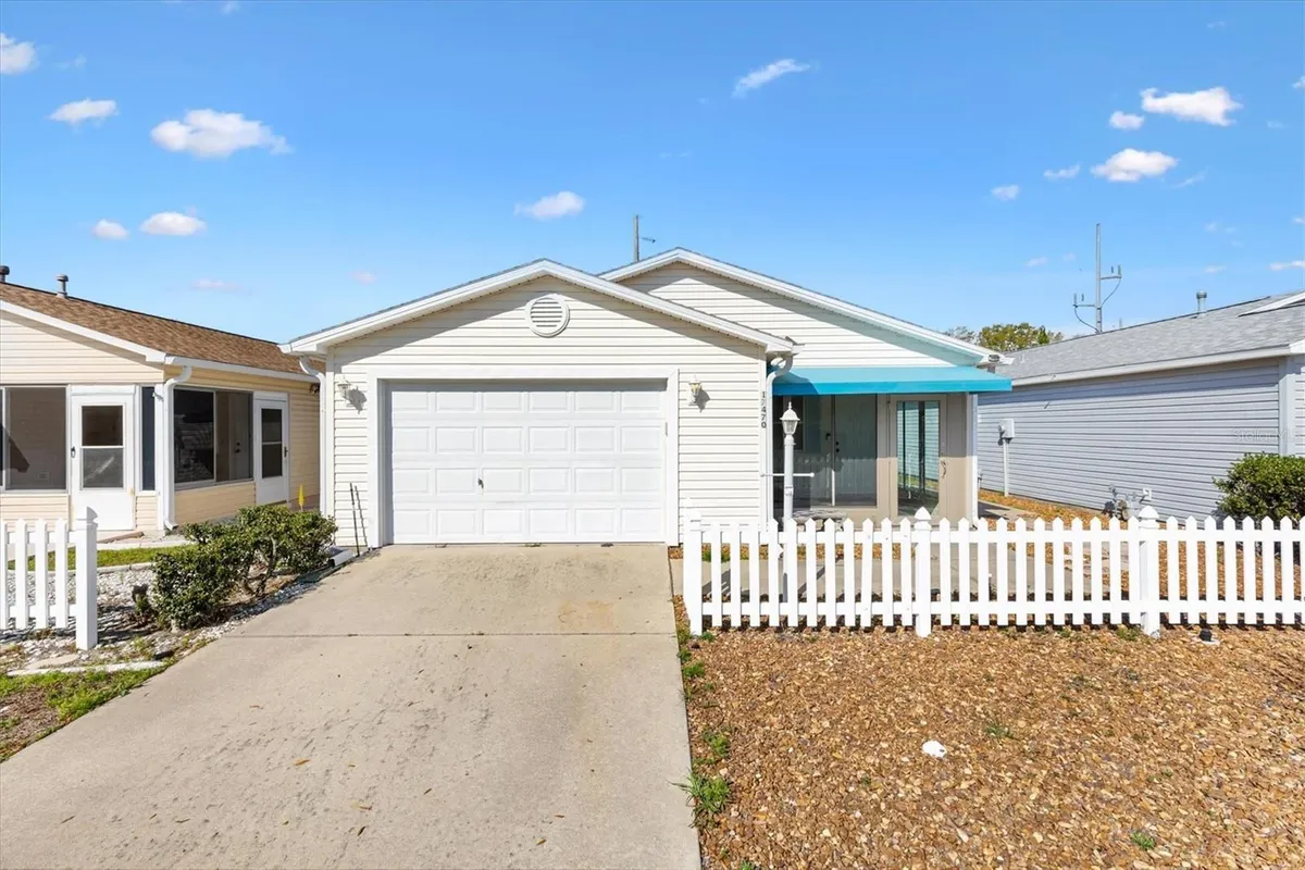 Property Slideshow image 1 of 36 | 17470 se 93rd vine ave, The Villages, FL, 32162