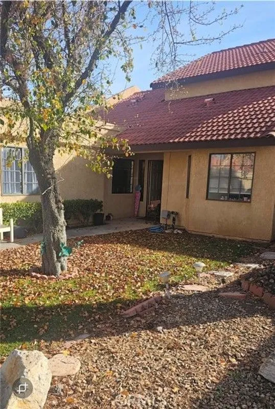 Property Slideshow image 1 of 12 | 19045 elm dr, Apple Valley, CA, 92308