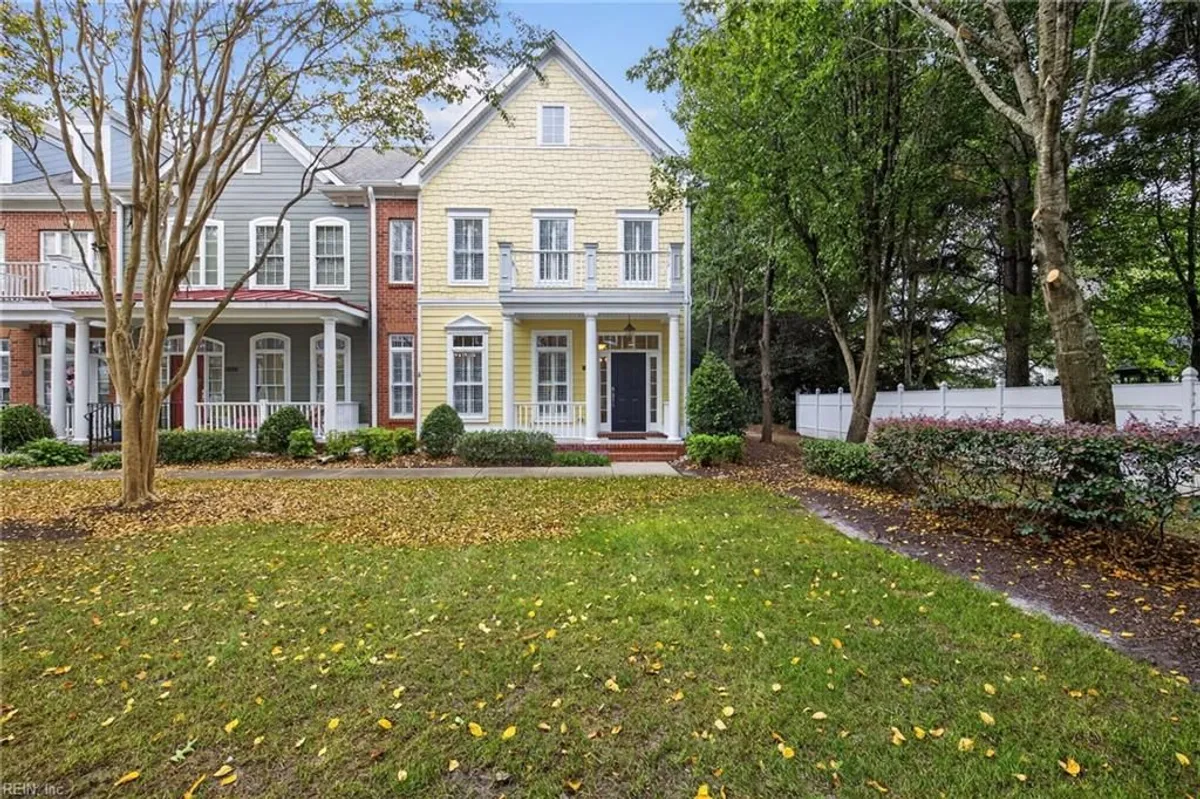 Property Slideshow image 1 of 45 | 1000 lil walnut ln, Chesapeake, VA, 23320