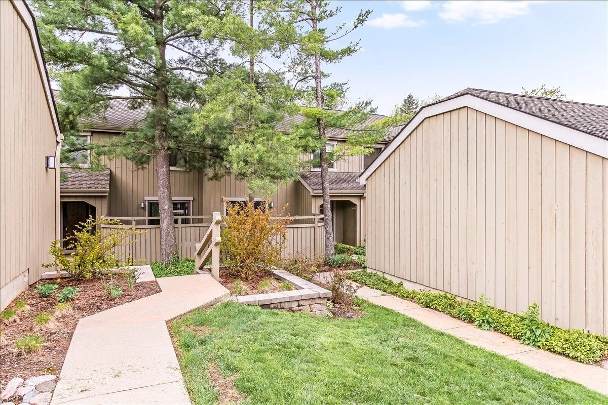 Property Slideshow image 1 of 35 | 789 oak hill rd, Lake Barrington, IL, 60010
