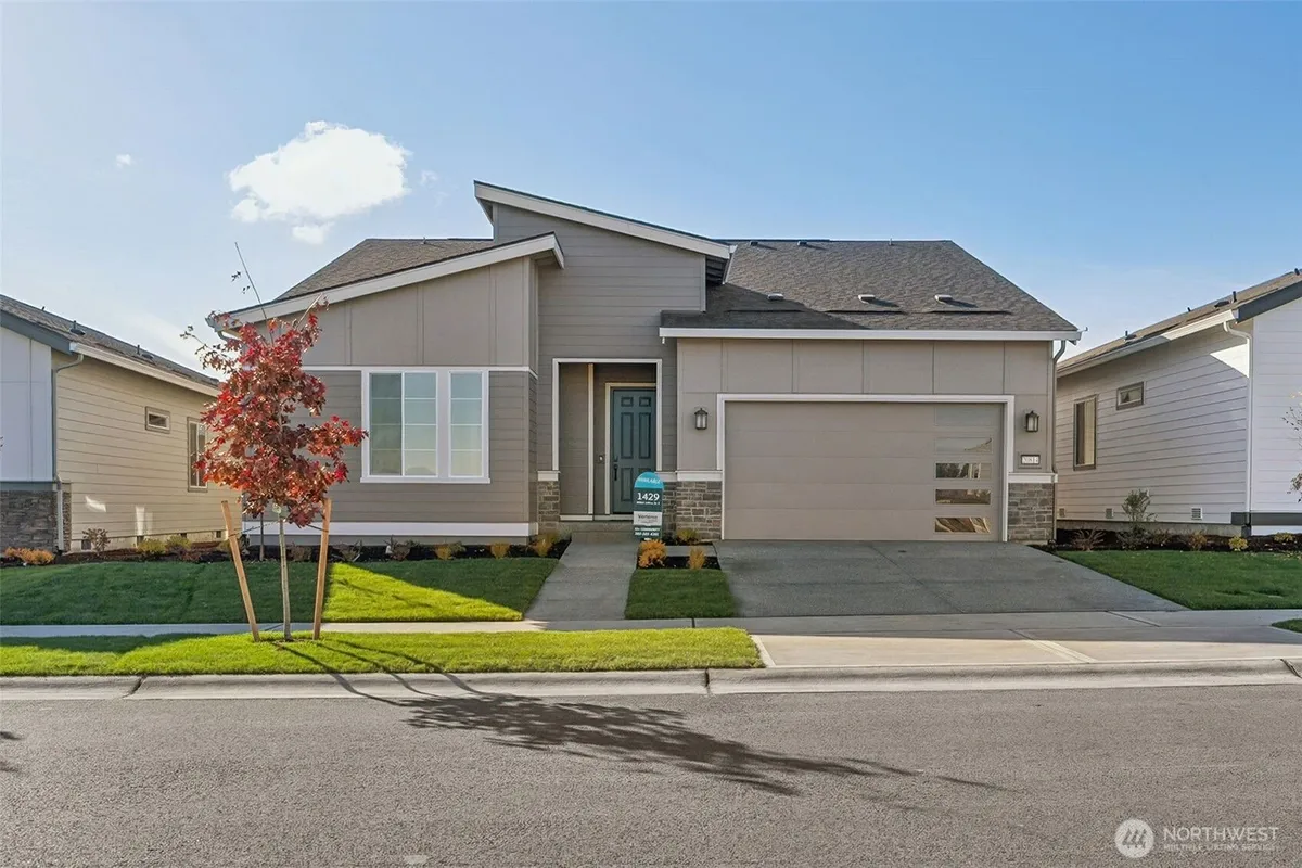 Property Slideshow image 1 of 25 | 20814 149th st e unit e, Bonney Lake, WA, 98391