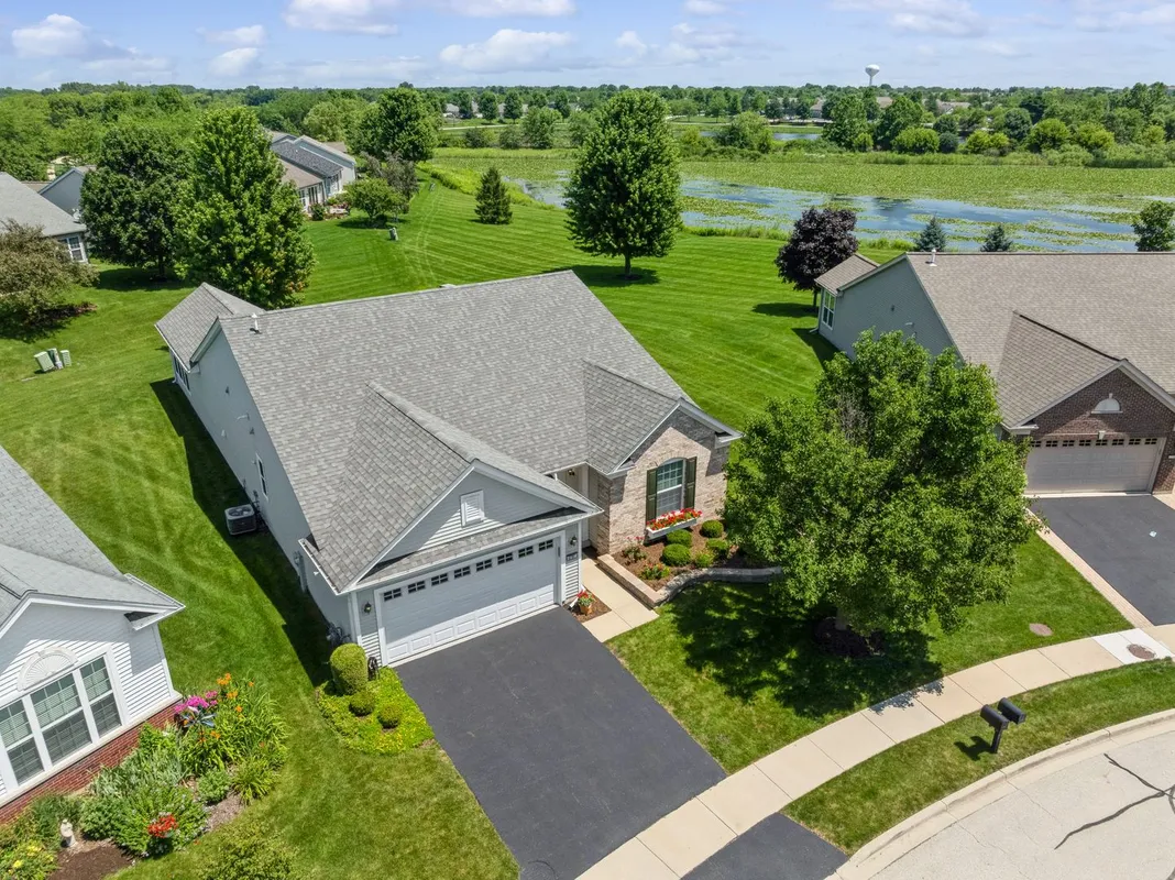 Property Slideshow image 1 of 39 | 2787 beacon point cir, Elgin, IL, 60124