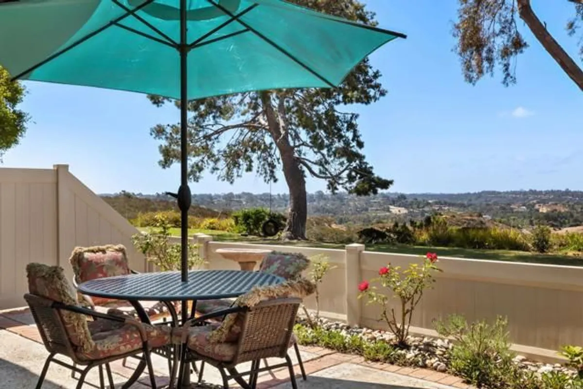Property Slideshow image 1 of 33 | 136 s jayton ln, Encinitas, CA, 92024