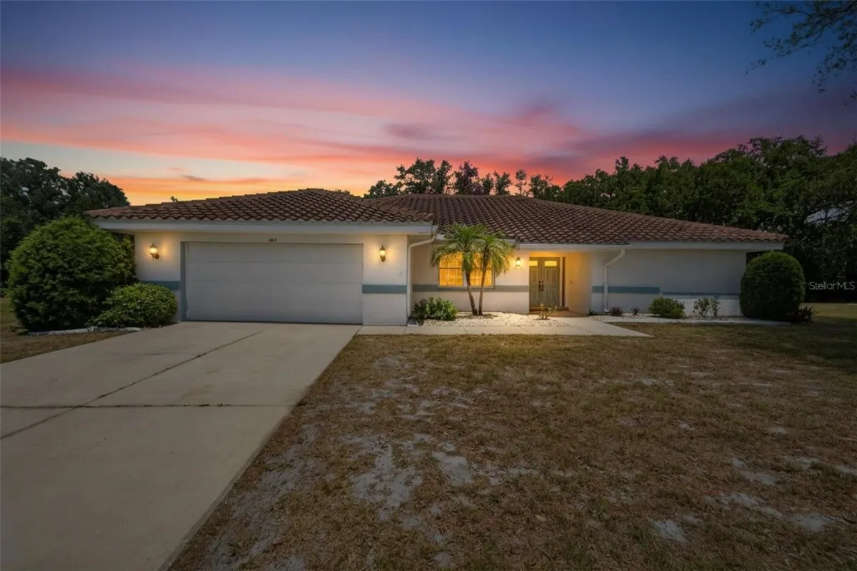 Property Slideshow image 1 of 68 | 2015 berry roberts dr, Sun City Center, FL, 33573