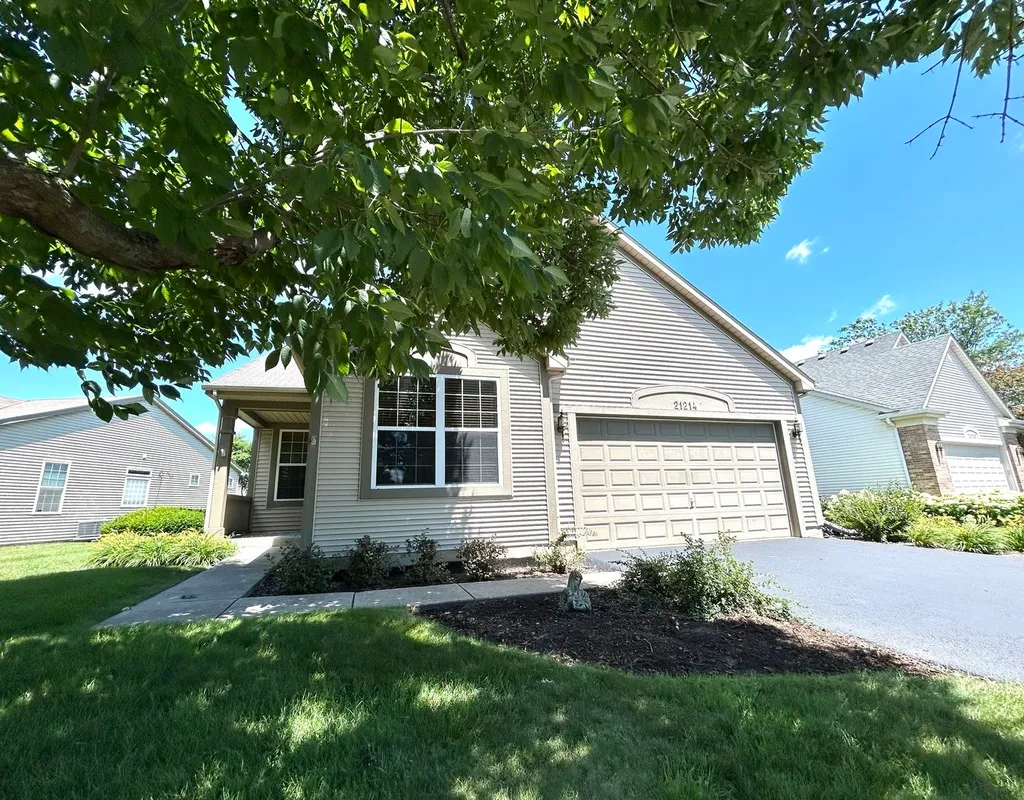 Property Slideshow image 1 of 25 | 21214 lily lake ln, Crest Hill, IL, 60403