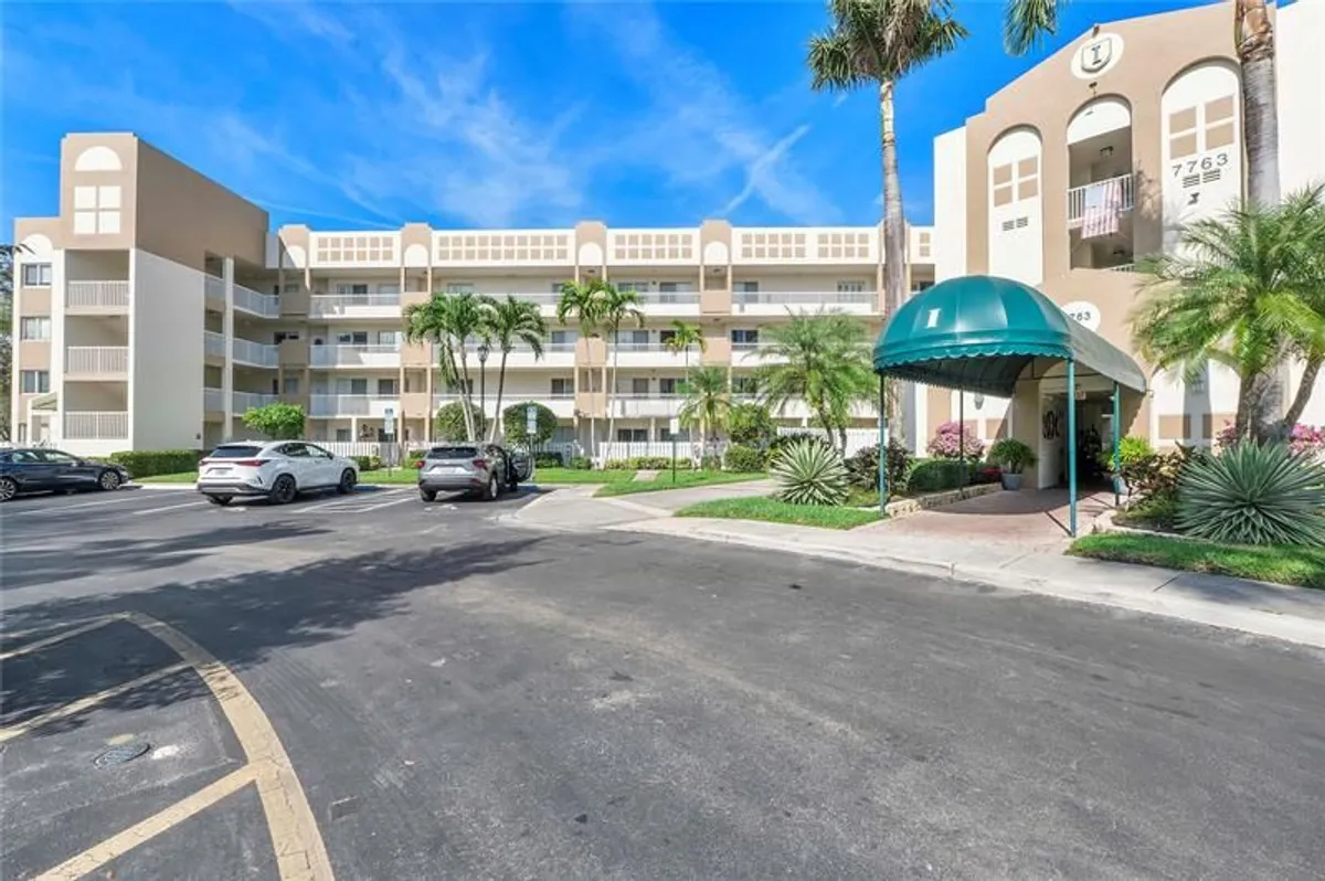 Property Slideshow image 1 of 73 | 7763 southampton ter 102, Tamarac, FL, 33321