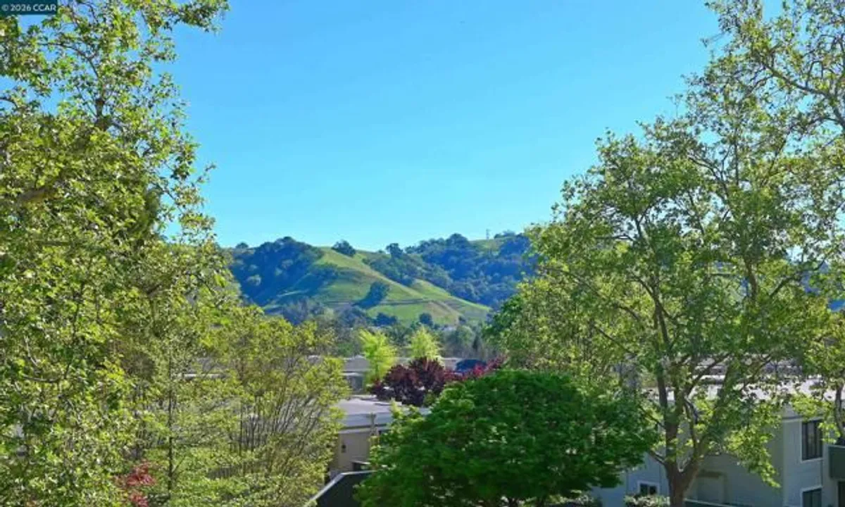 Property Slideshow image 1 of 33 | 1160 singingwood ct 5, Walnut Creek, CA, 94595