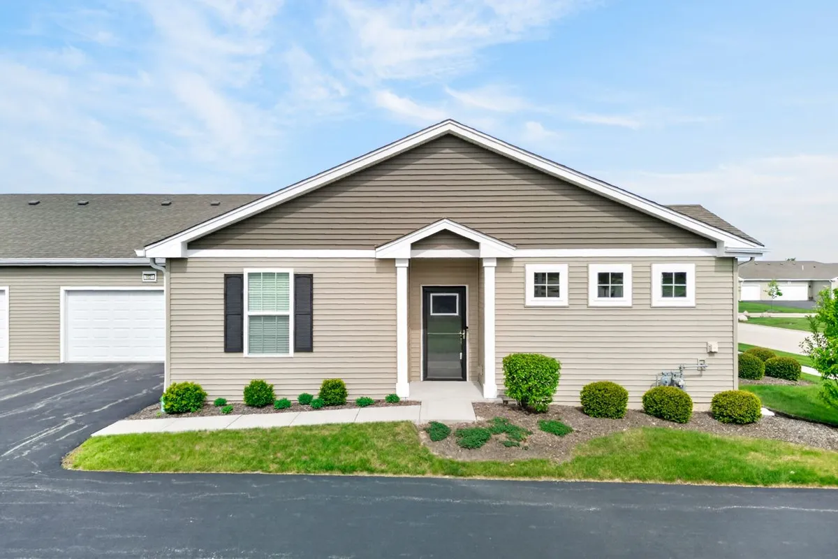Property Slideshow image 1 of 47 | 1021 crestview ln, Pingree Grove, IL, 60140