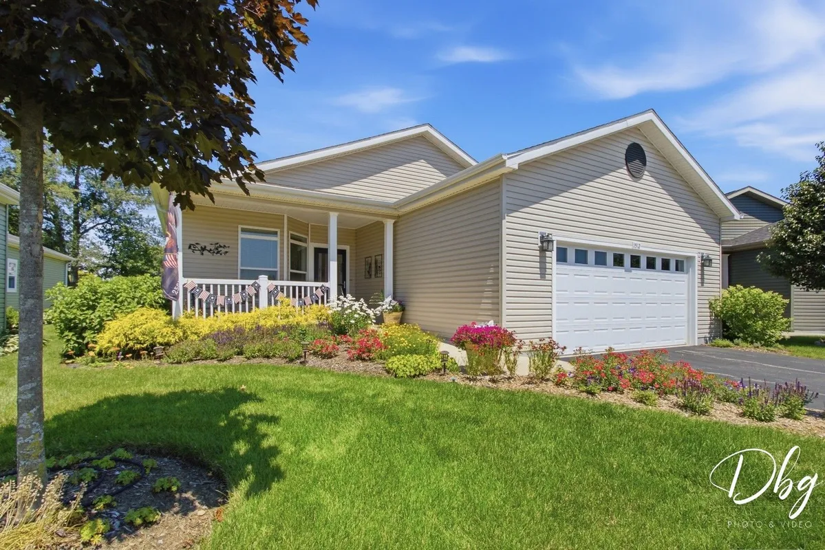 Property Slideshow image 1 of 91 | 1512 concord cir, Grayslake, IL, 60030