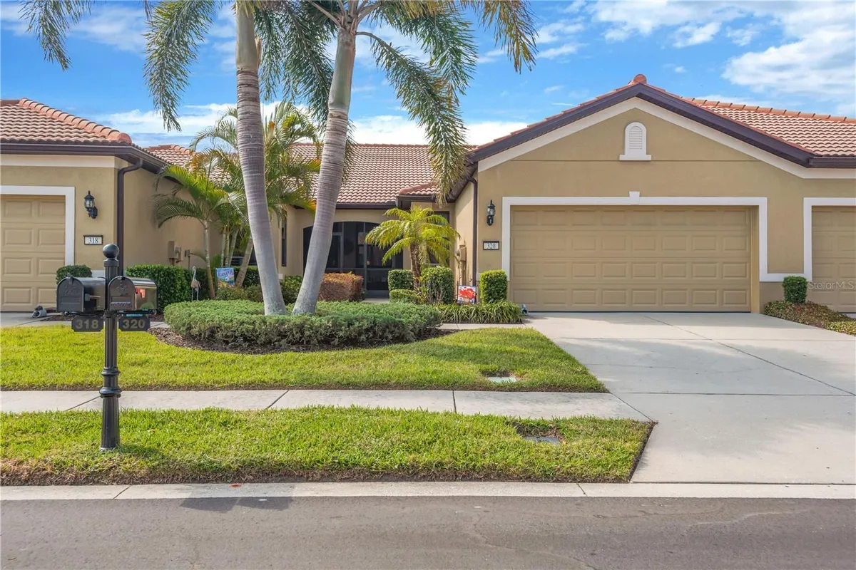 Property Slideshow image 1 of 38 | 320 bluewater falls ct, Apollo Beach, FL, 33572