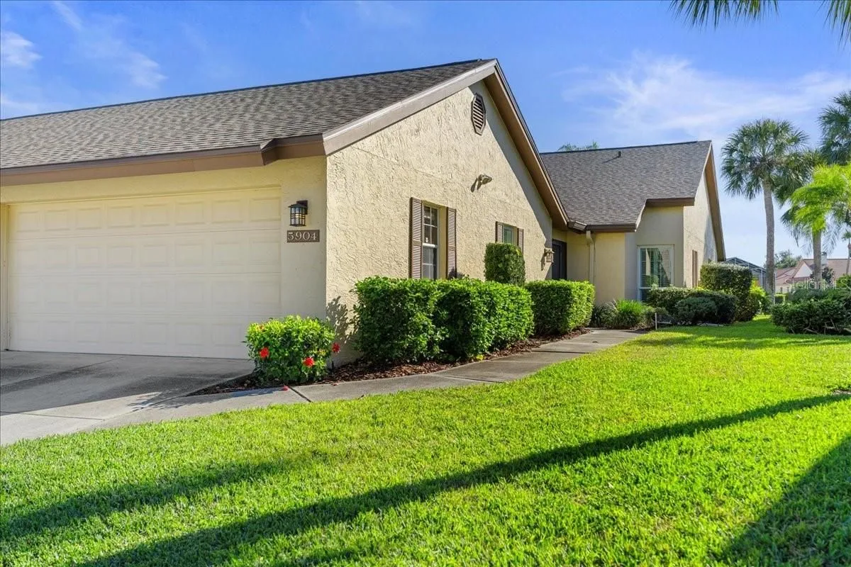 Property Slideshow image 1 of 68 | 5904 doral dr # 5904, Sarasota, FL, 34243