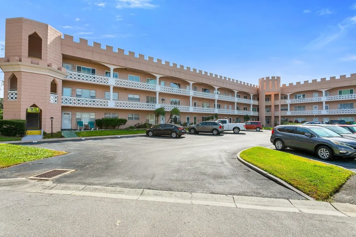 Property Slideshow image 1 of 37 | 2457 ecuadorian way 59, Clearwater, FL, 33763