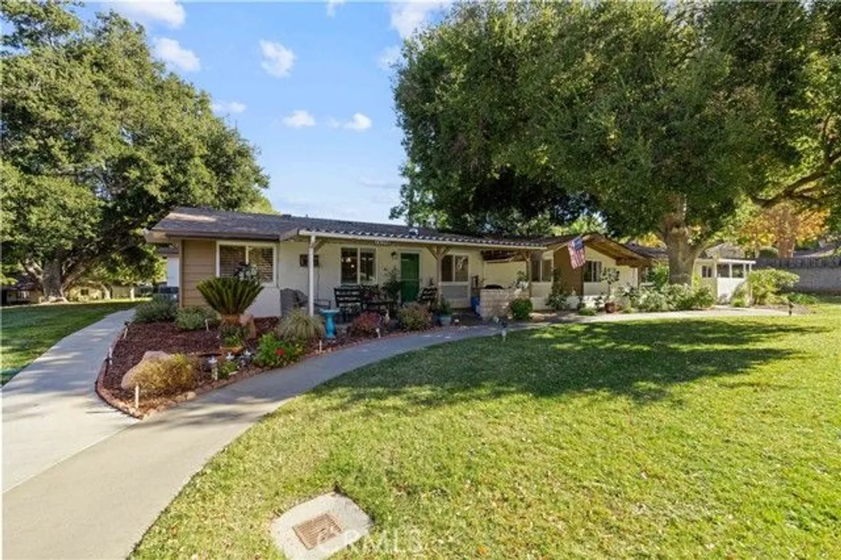 Property Slideshow image 1 of 30 | 19348 avenue of the oaks, Newhall, CA, 91321