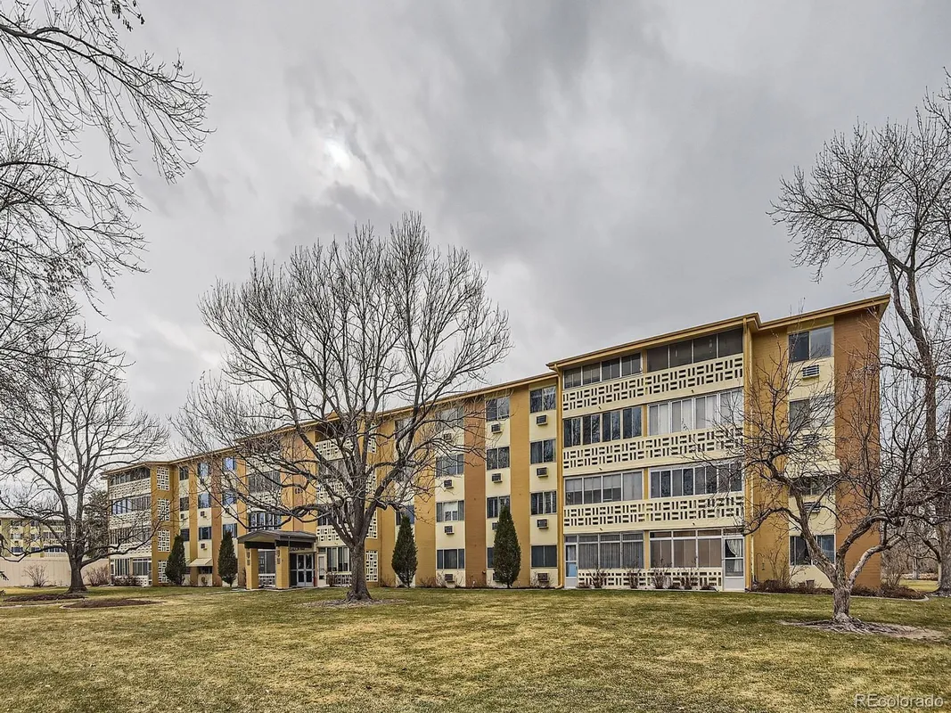 Property Slideshow image 1 of 32 | 625 s alton way 3d, Denver, CO, 80247